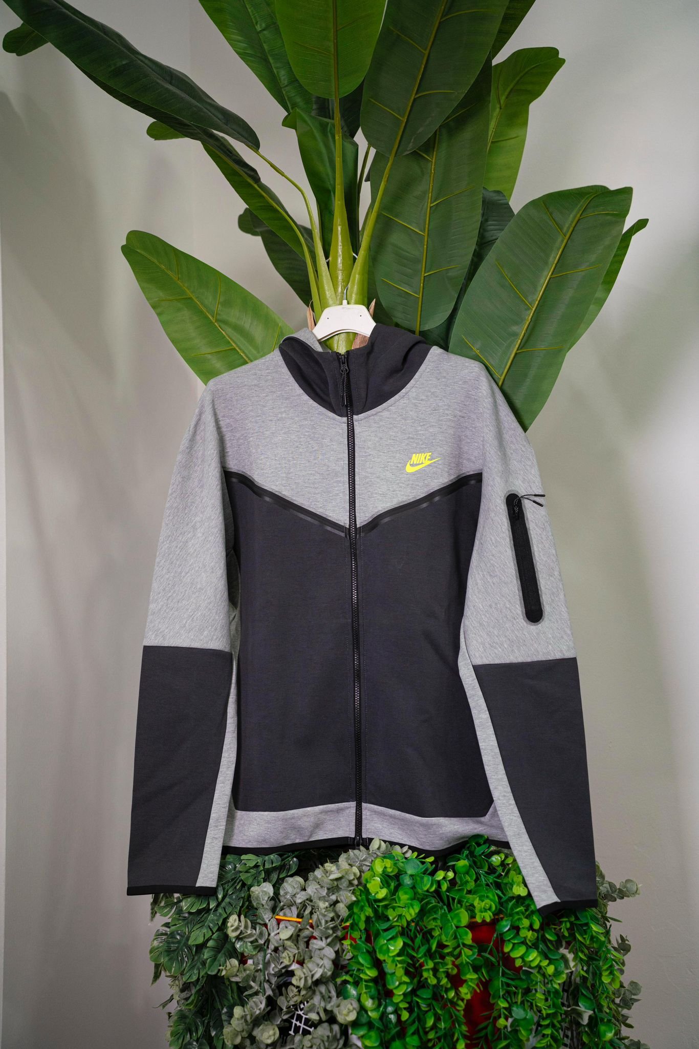 Felpa Nike Sportswear Tech Fleece grigia - immagine 3