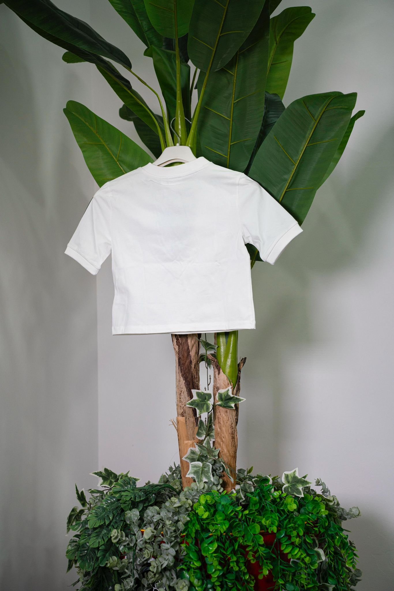 Adidas T-Shirt crop bianca con scollo a V - immagine 3