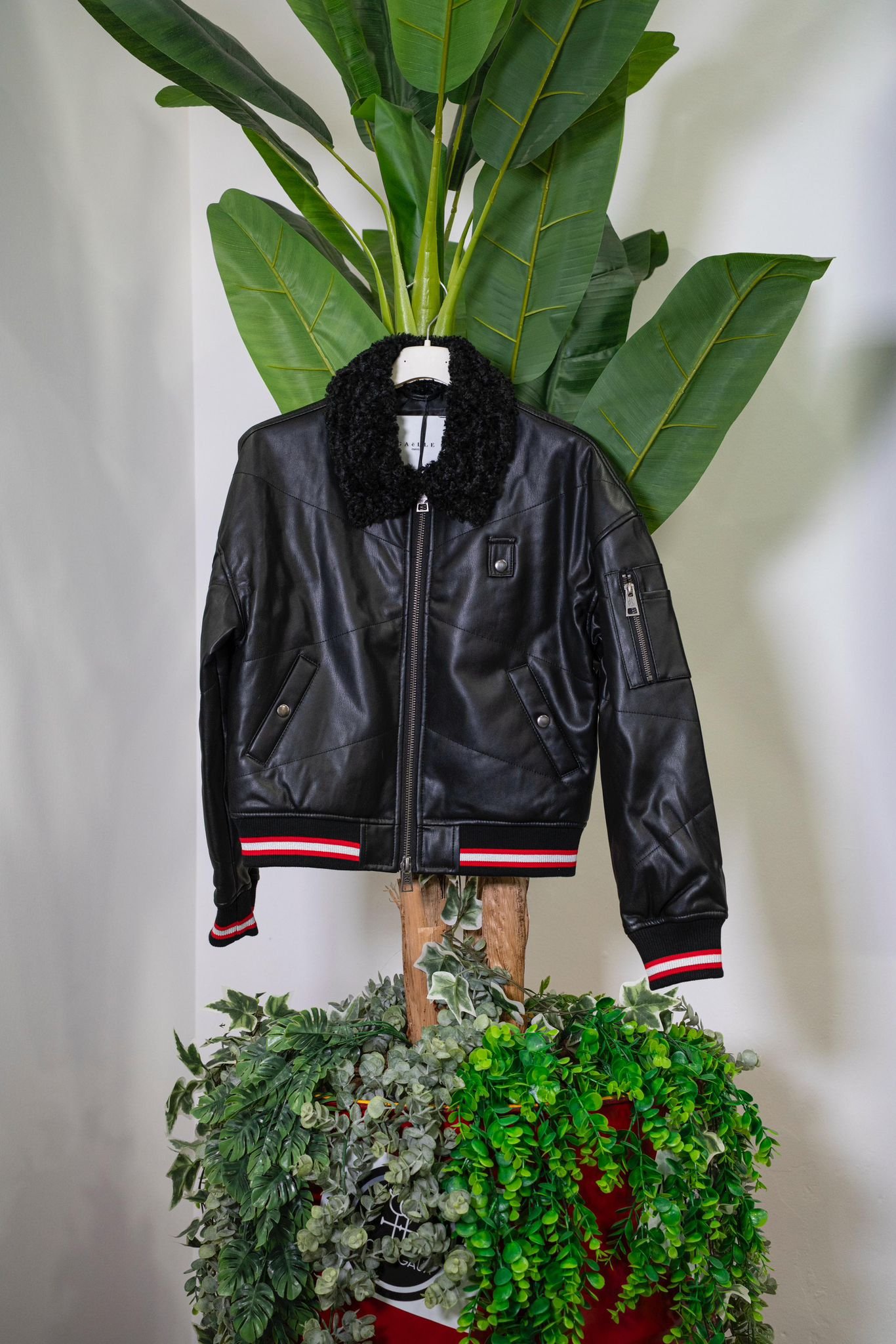 Gaelle Bomber in Ecopelle Nera - immagine 2