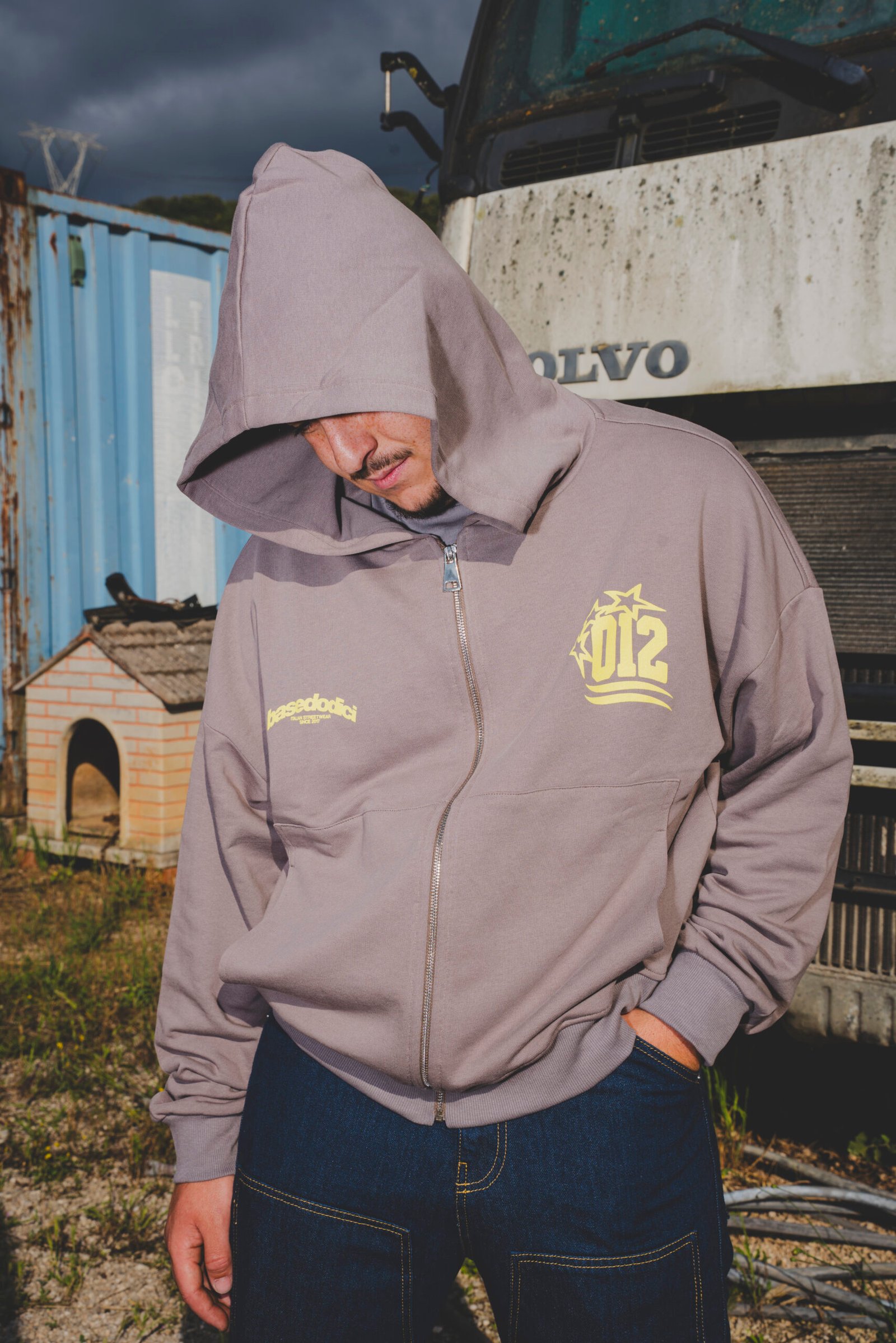 Zip Hoodie “Cruel Season” Italiano Grey - immagine 3
