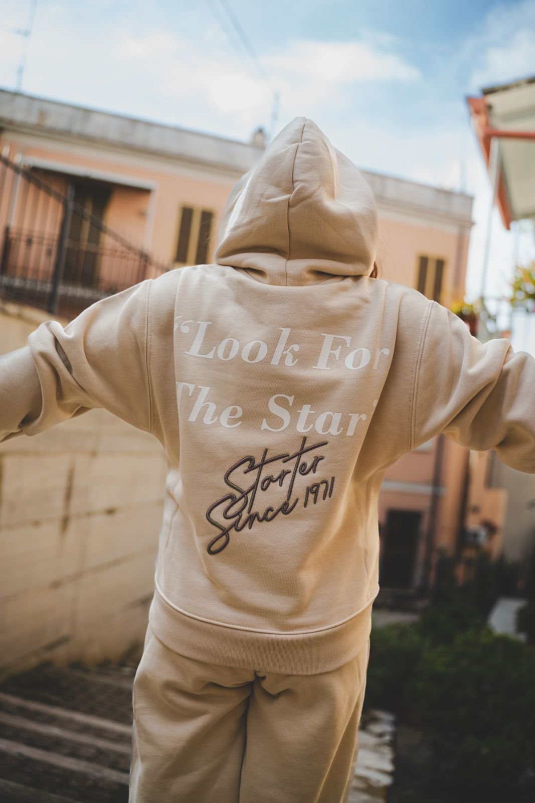 Starter Felpa Crop con Cappuccio Bimba color avana - immagine 3