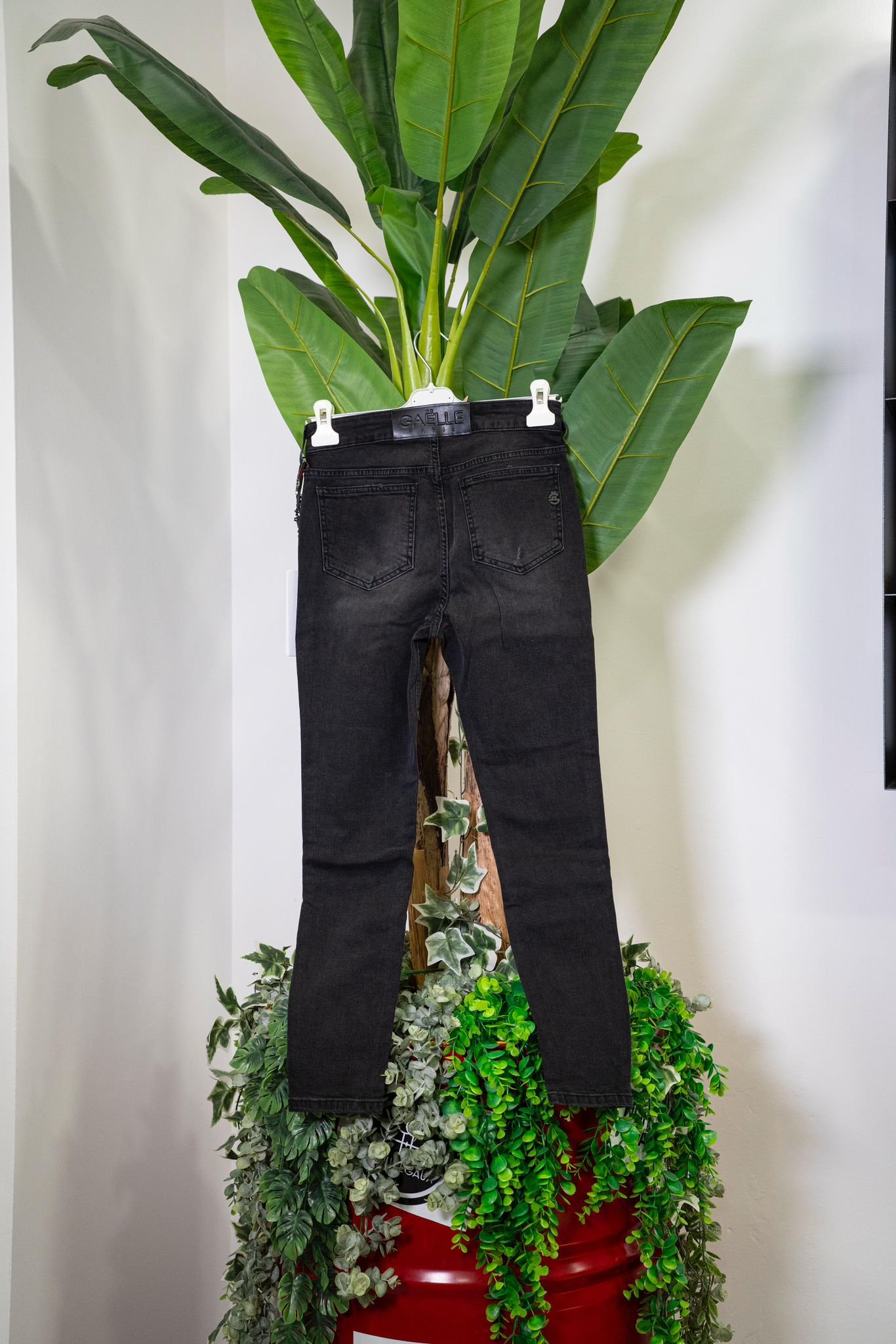 Gaelle Jeans Nero con Catena a Gioiello - immagine 2