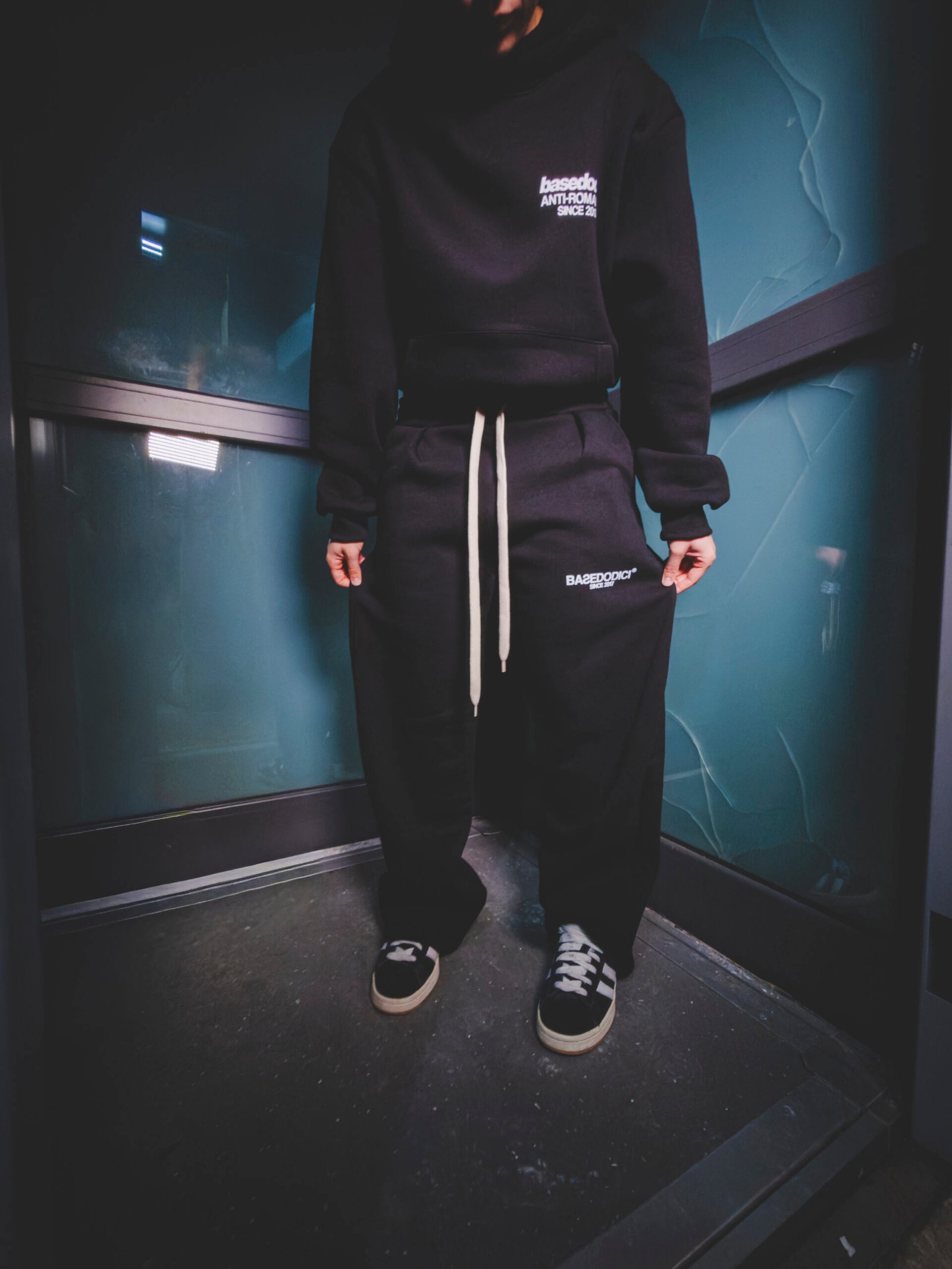 FLEECE PANTS "COMFY" FRONT LOGO BLACK/WHITE - immagine 2