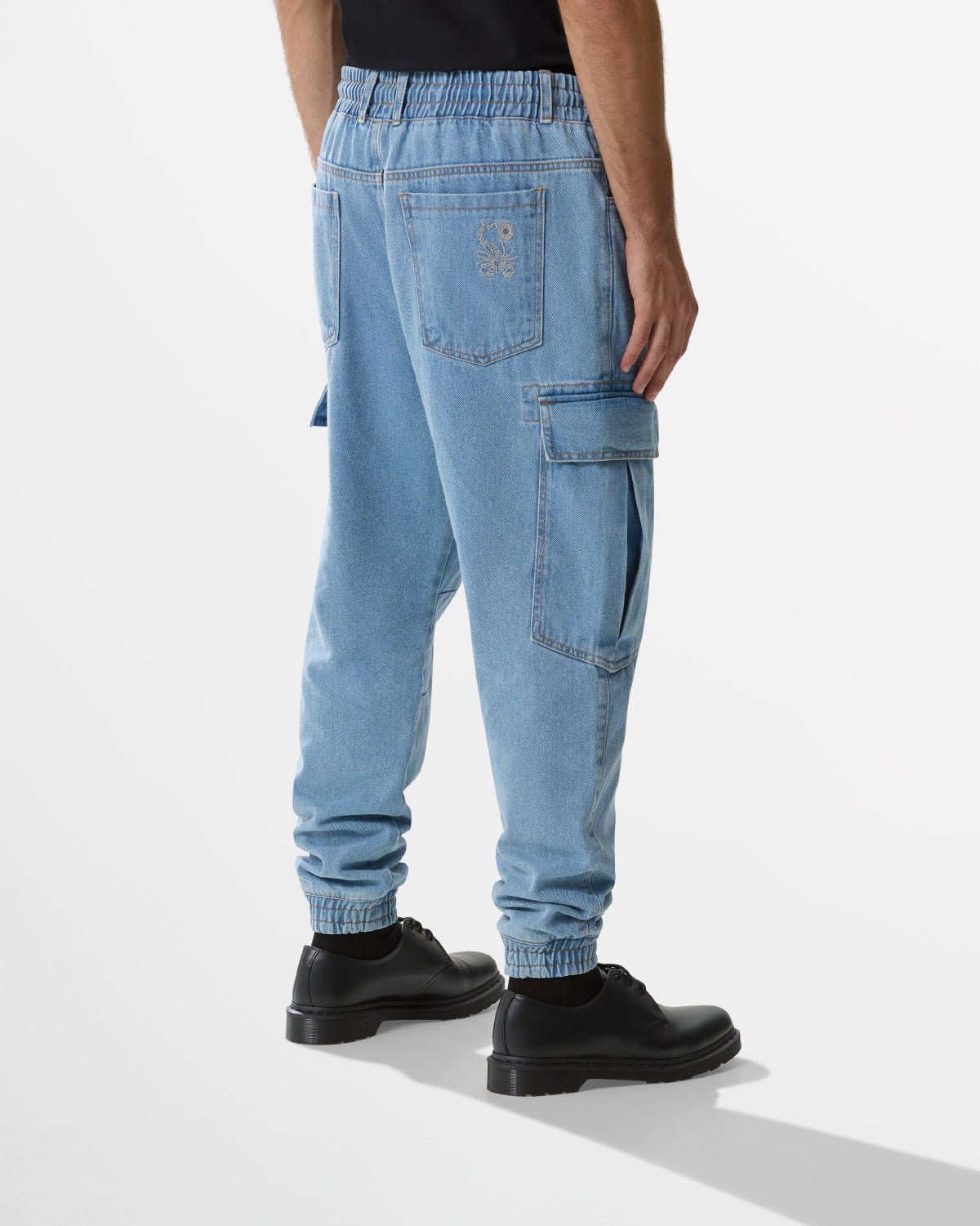 SCORPION BAY PANTALONI CARGO IN DENIM CON VITA ELASTICATA - immagine 2