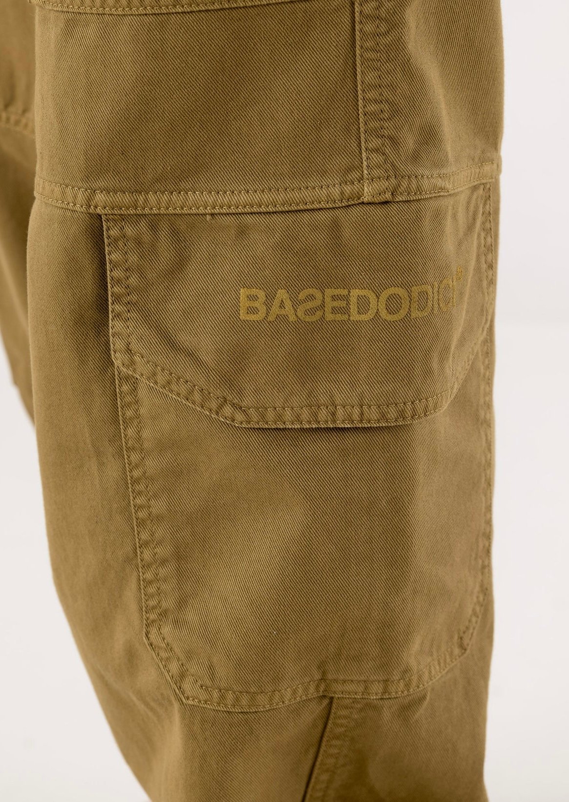 BASEDODICI CARGO PANTS “DE LA RUE À LA RUE” THEBASIC GREEN - immagine 3