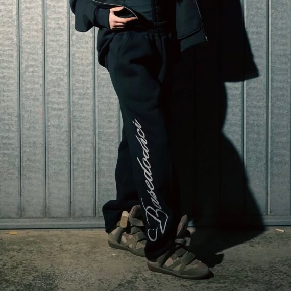 BASEDODICI FLEECE PANTS "RUDE DIAMOND" SCRIPT BLACK