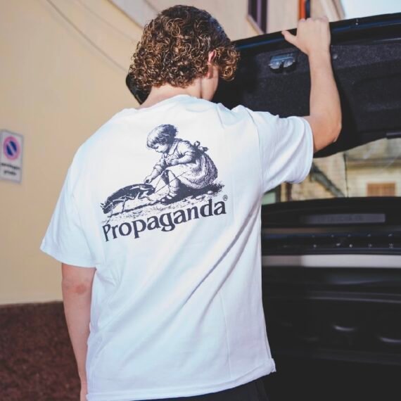 PROPAGANDA T-SHIRT ROACH
